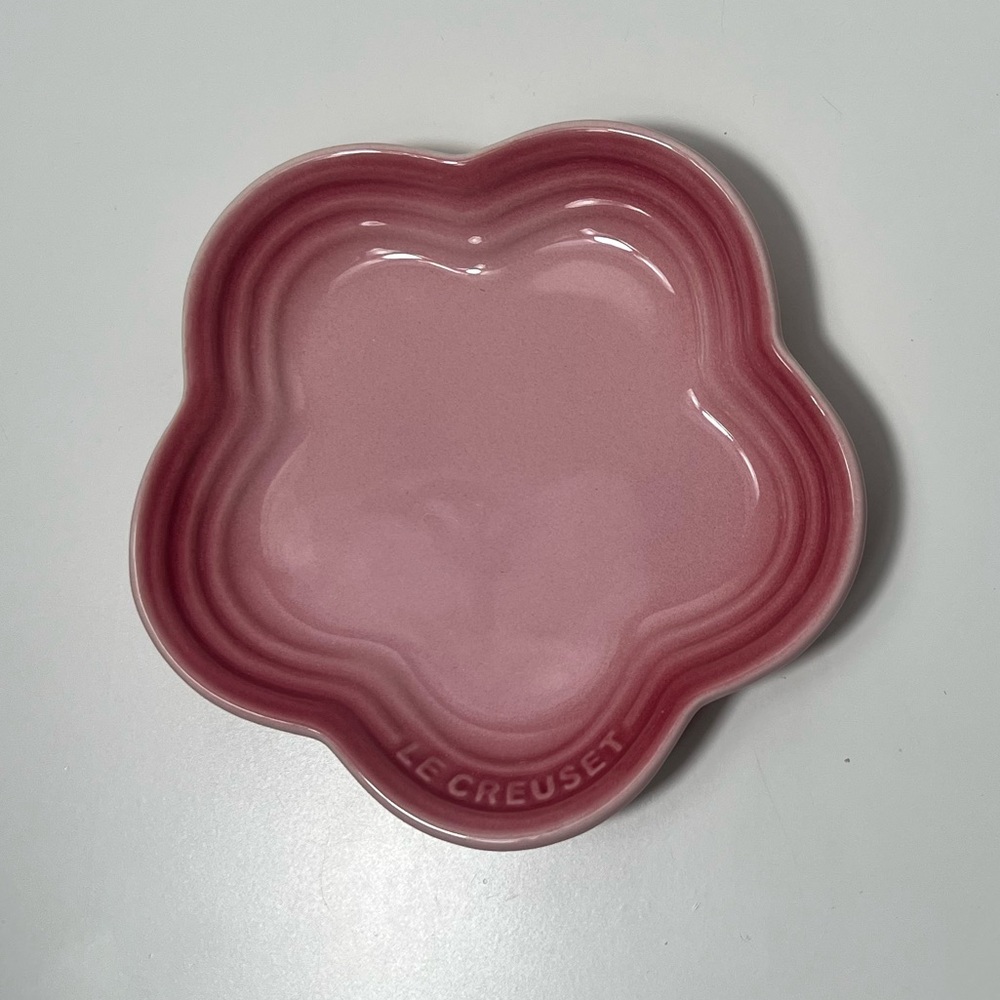 Le Creuset Stoneware Flower Petal Scalloped Trinket Dish Plate Tray - Picture 3 of 12